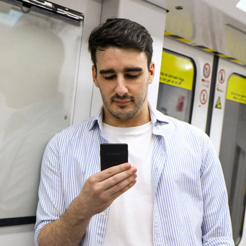 Reading on the subway with the Xteink X3